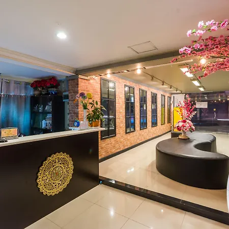 角落拉查达酒店